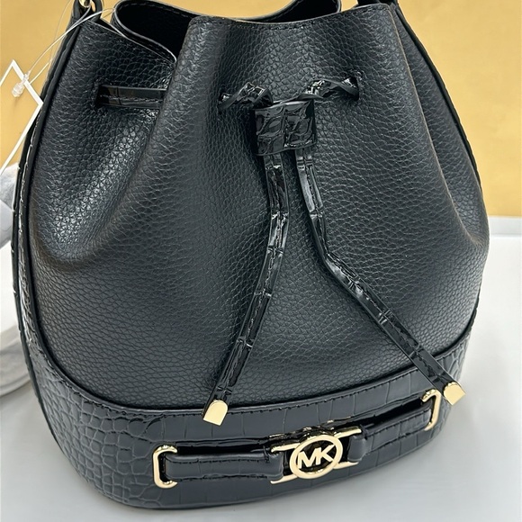 MICHAEL KORS 
Reed Medium Pebbled Leather Belted Bucket Messenger Satchel Crossb - Picture 5 of 14